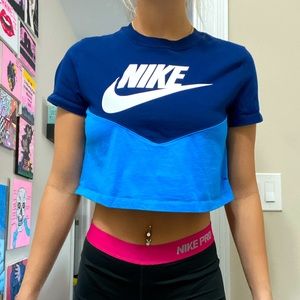 Cropped Nike workout top